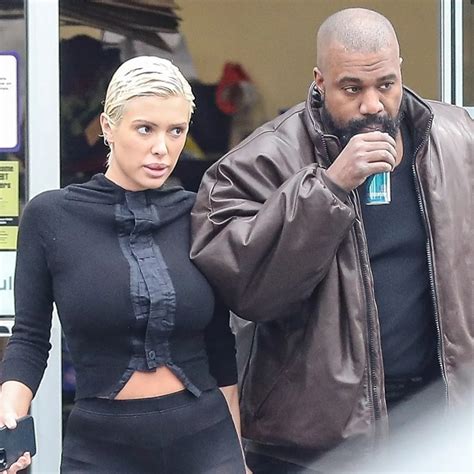 Kanye West Protective of Wife Bianca Censori While Out in All。